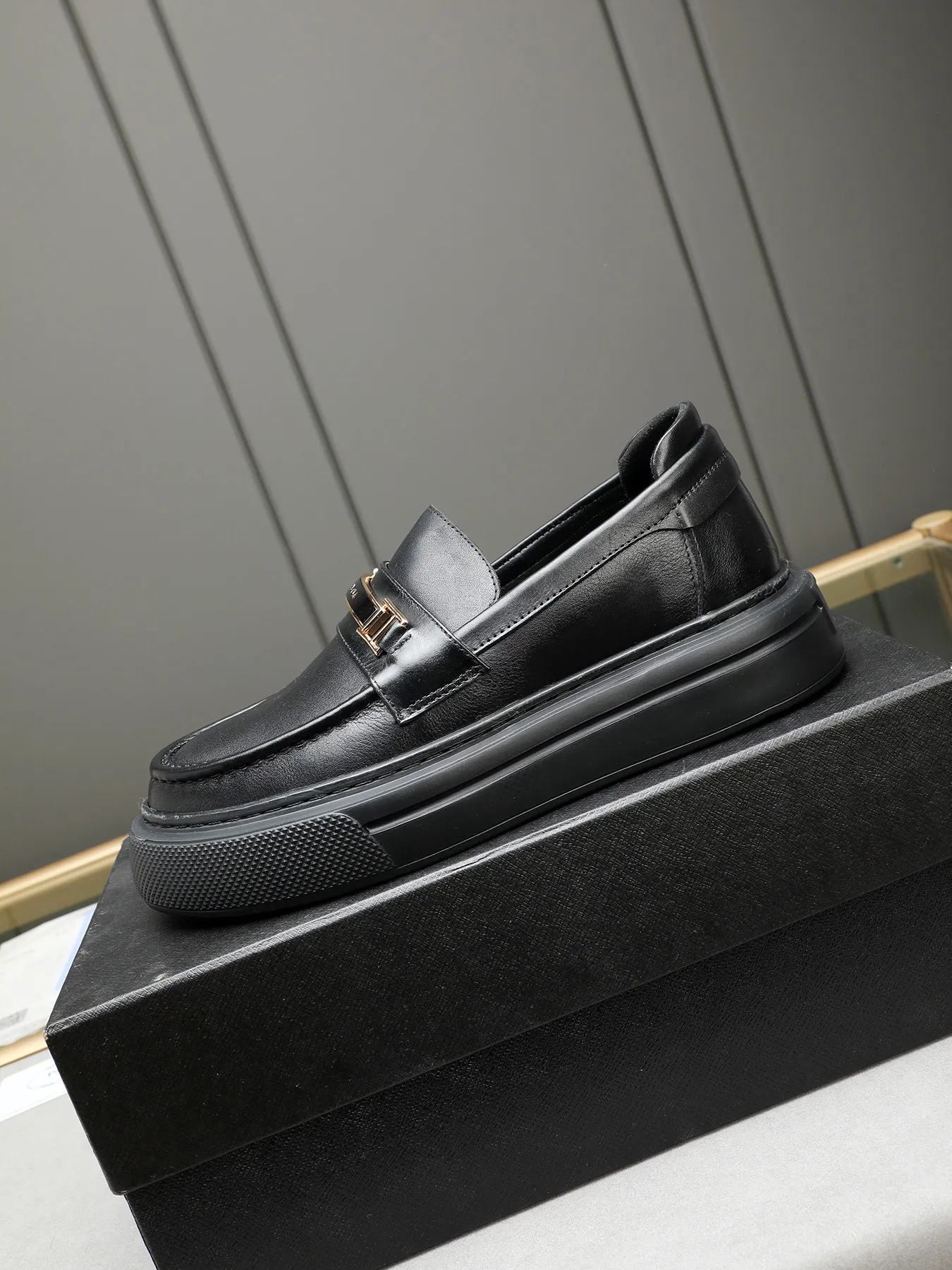 Men's Men's Shoes 💰500 Prada/Prada Men's new casual shoes, this upper is made of imported calfskin + sheep lining! The outsole is made of non-slip foam outsole, which feels good on your feet and is a fashionable and stylish item!  Size: 38-44 (45 customized)